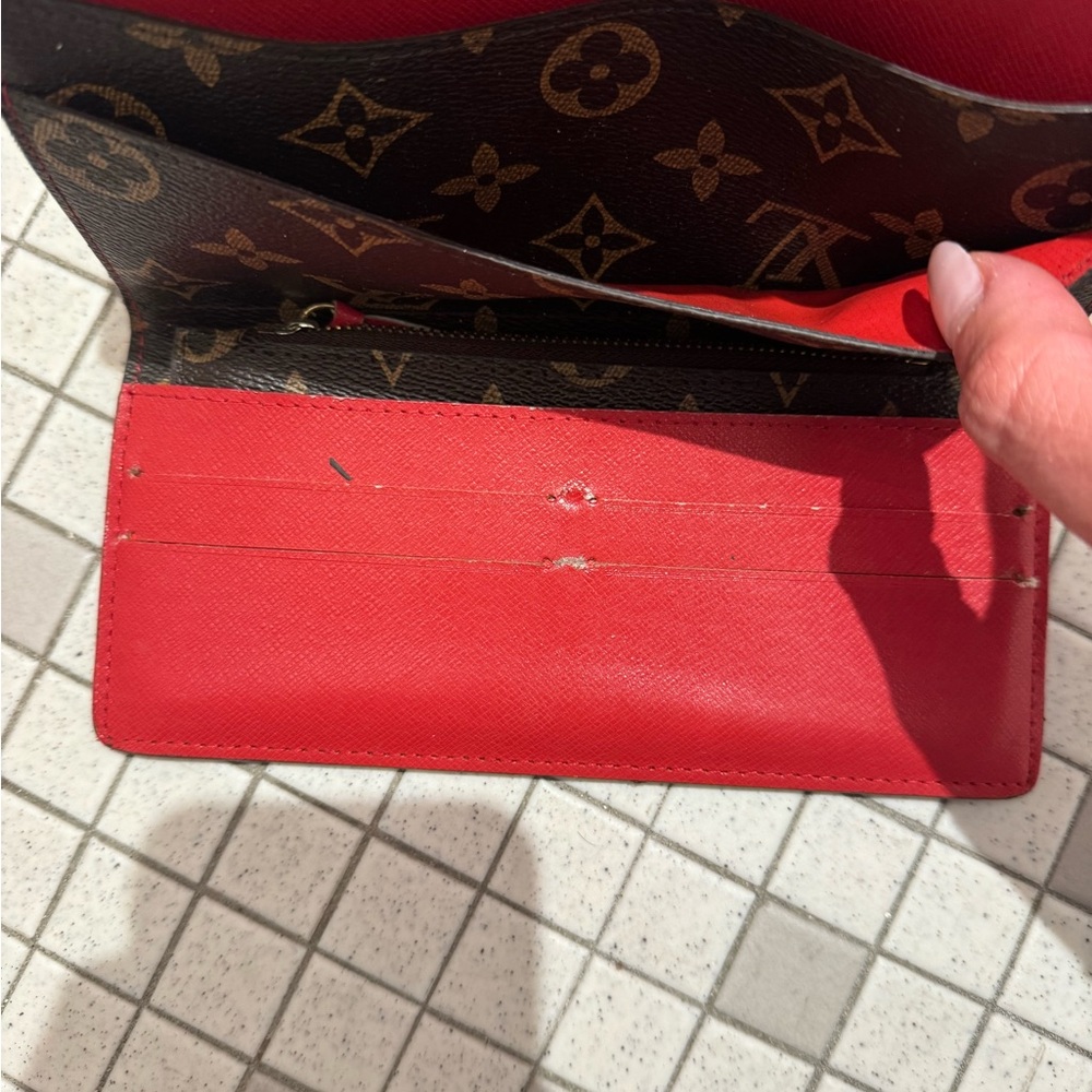 Louis Vuitton Wallet - Picture 8 of 8